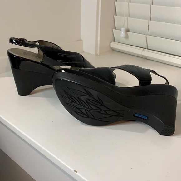 Bravo Browns Black Patent Leather Wedge Sandals - Picture 7 of 11